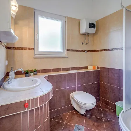 Villa House Tender Near Trogir, Jacuzzi Sevid
