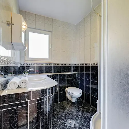 House Tender Near Trogir, Jacuzzi Villa *