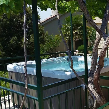 House Tender Near Trogir, Jacuzzi Sevid