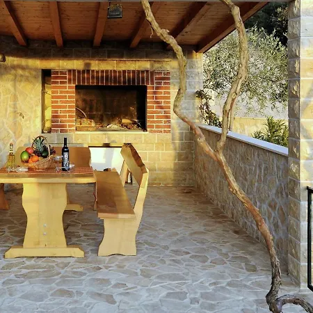 Villa House Tender Near Trogir, Jacuzzi Sevid